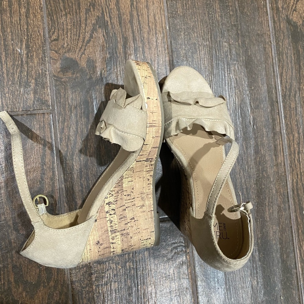 Dress shoes wedge heel size 6.5 brand time and true